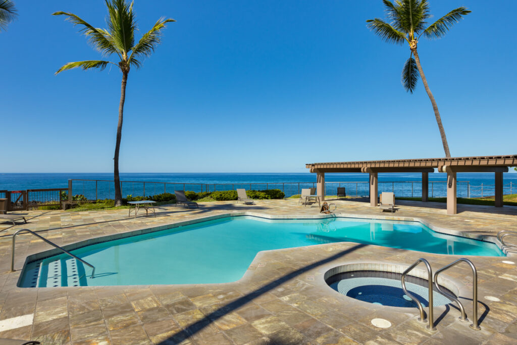 kona pool with ocean view