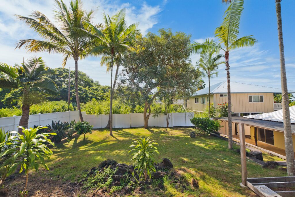 Kona Heights Backyard